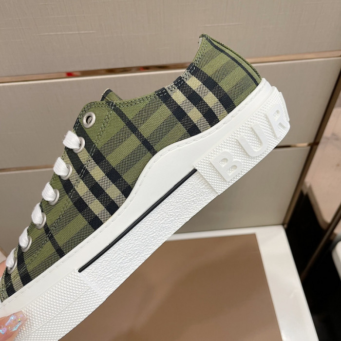 burber*y sneakers b000017