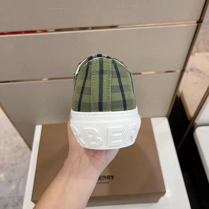 burber*y sneakers b000017