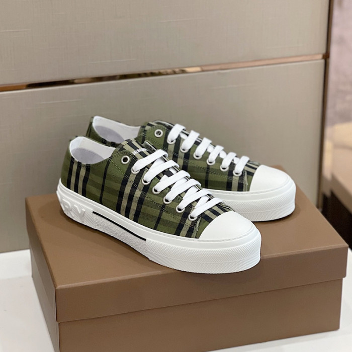 burber*y sneakers b000017