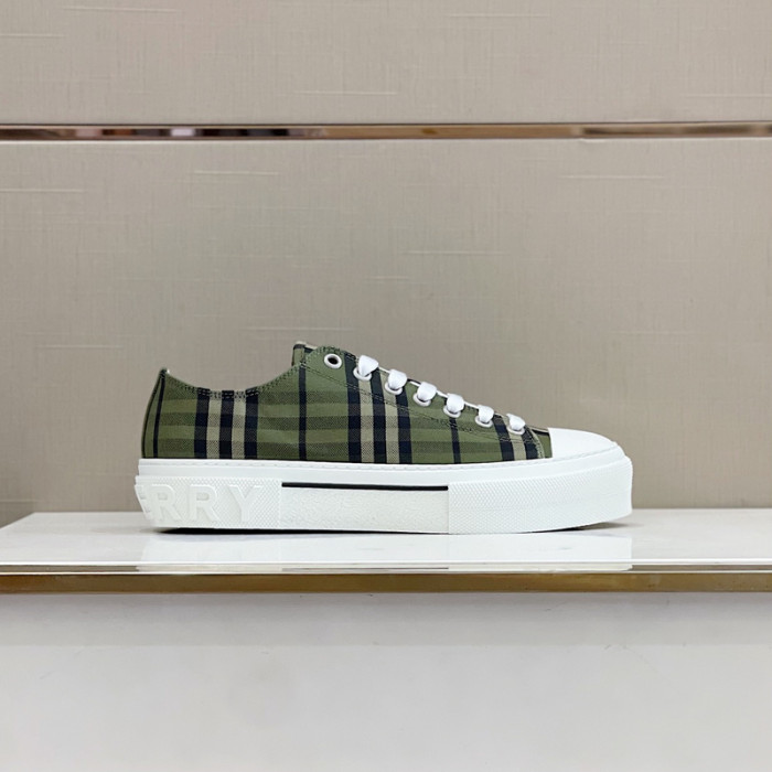 burber*y sneakers b000017