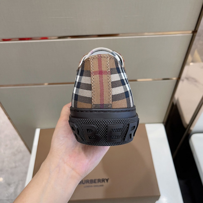 burber*y sneakers b000011