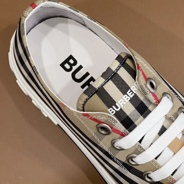burber*y sneakers b000013