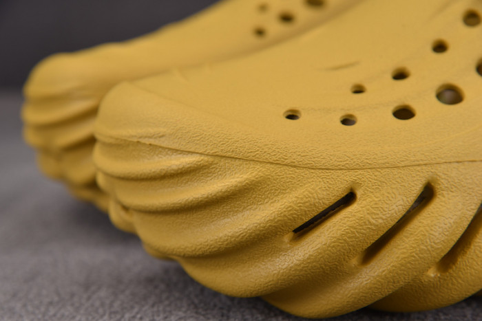 crocs pollex clog by salehe bembury 207393-311
