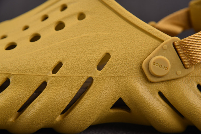 crocs pollex clog by salehe bembury 207393-311