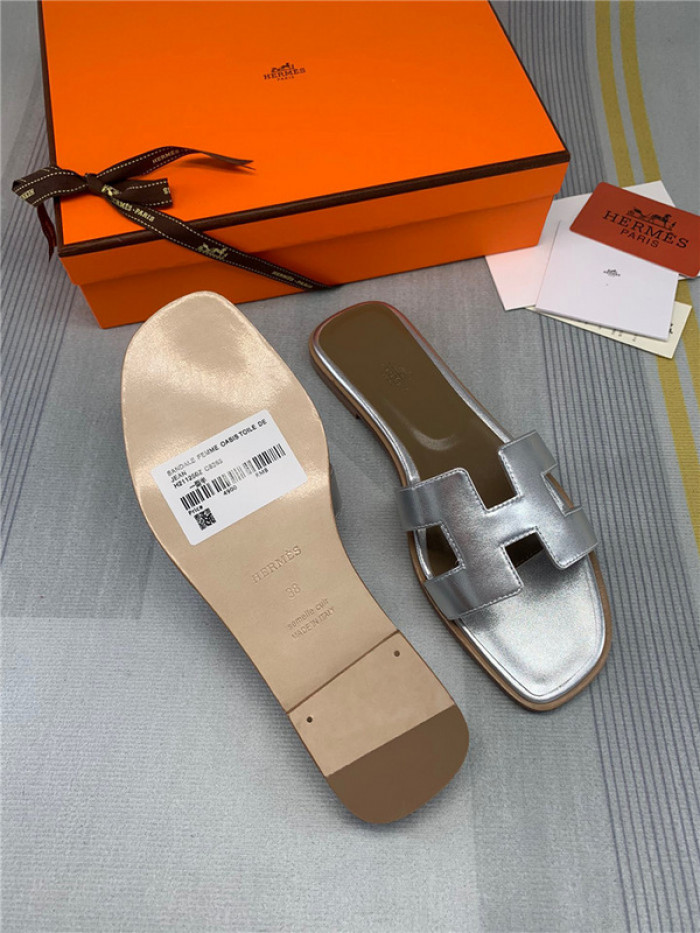 herme* sandal45
