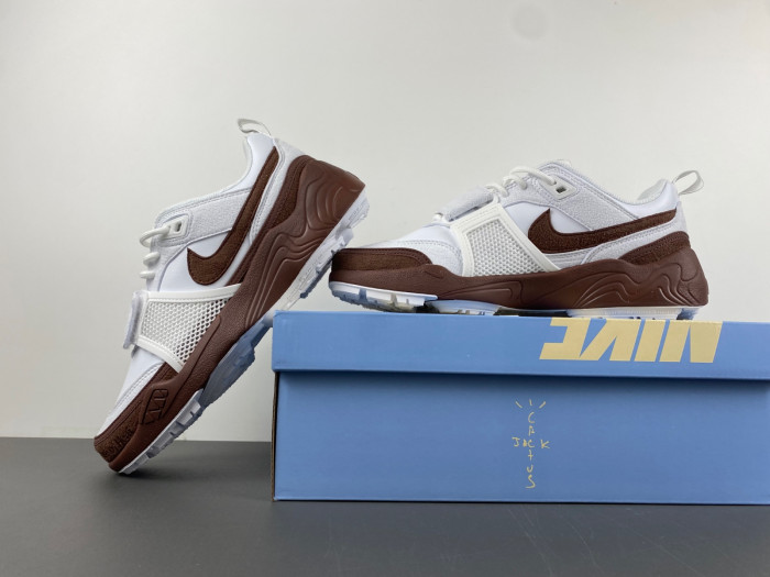 Travis Scott x Zoom Field Jaxx Light Chocolate HQ3073-100