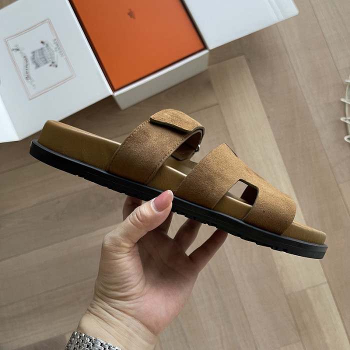 herme* sandal24