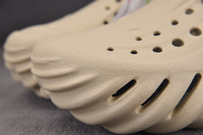 crocs pollex clog by salehe bembury 207393-306