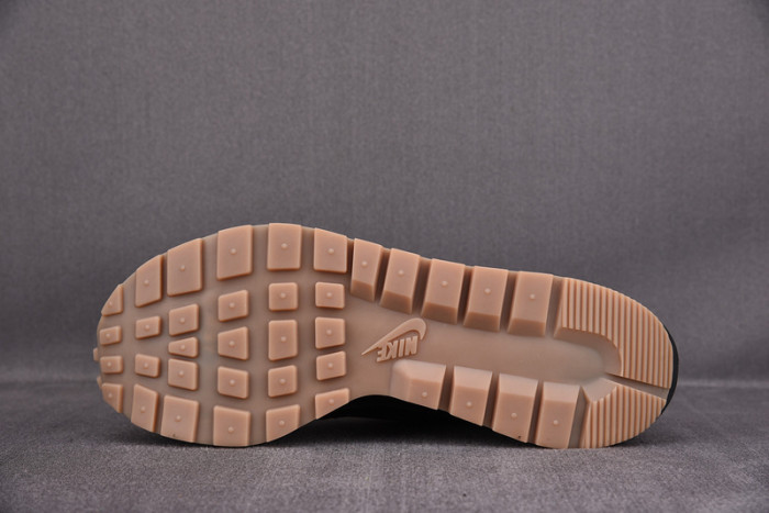 nike vaporwaffle sacai