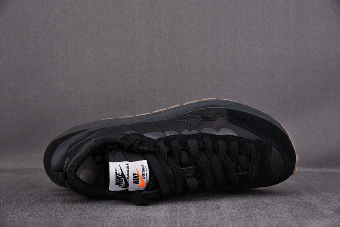 nike vaporwaffle sacai