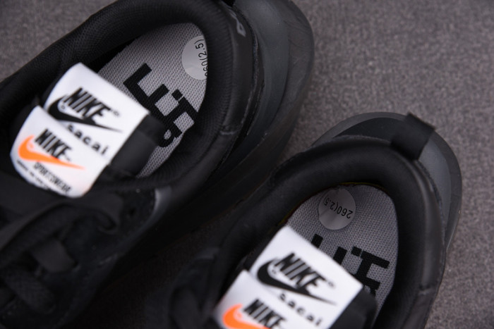 nike vaporwaffle sacai