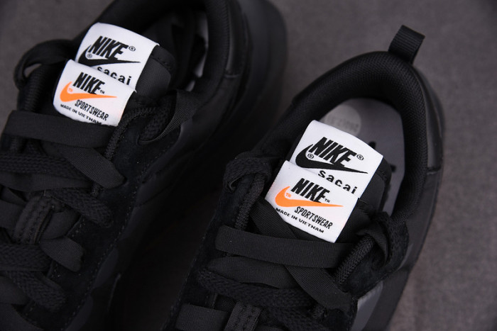 nike vaporwaffle sacai